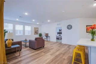 Photo #2: 2589721 Listing 