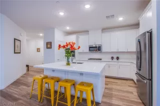 Photo #3: 2589721 Listing 