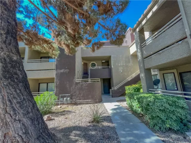 MLS: 2589731 Condo For Sale