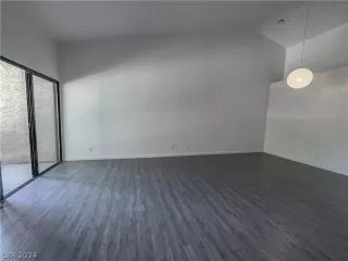 Photo #6: 2589731 Listing 