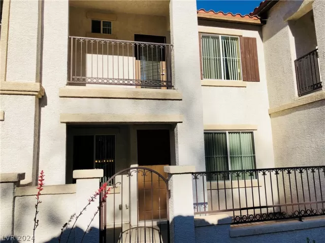 MLS: 2589732 Condo For Sale