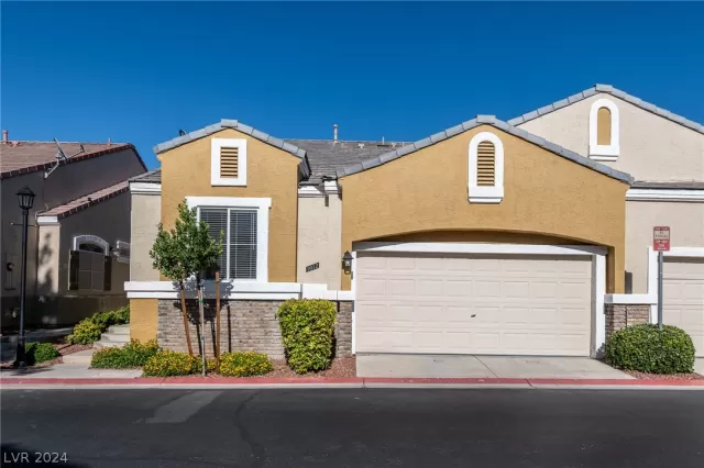 MLS: 2589736 Condo For Sale