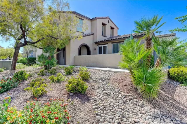 MLS: 2589801 Condo For Sale