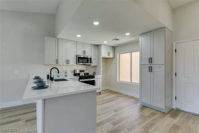 MLS: 2589837 Condo For Sale