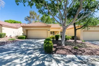 Photo #1: 2589837 Listing