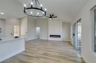 Photo #2: 2589837 Listing