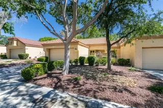 Photo #3: 2589837 Listing