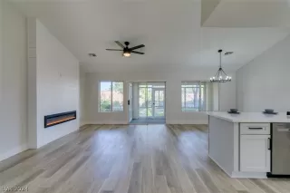 Photo #5: 2589837 Listing