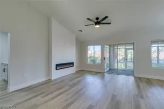 Photo #6: 2589837 Listing