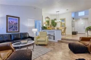 Photo #3: 2589843 Listing