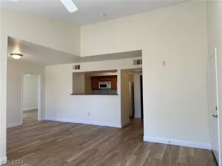 Photo #2: 2589852 Listing 