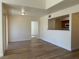 Photo #3: 2589852 Listing 