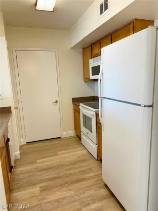 Photo #5: 2589852 Listing 