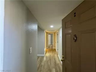 Photo #3: 2589857 Listing