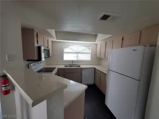 Photo #3: 2589877 Listing 