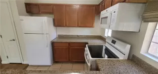 Photo #6: 2589885 Listing