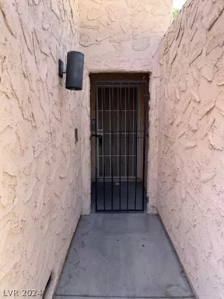 Photo #2: 2589888 Listing 