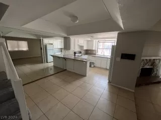 Photo #5: 2589888 Listing 