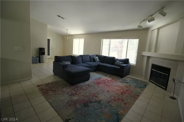 MLS: 2589890 Condo For Sale