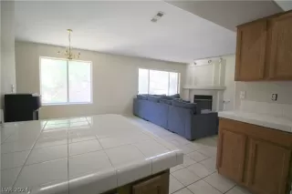 Photo #3: 2589890 Listing