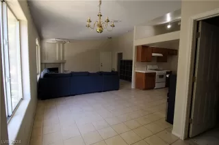 Photo #5: 2589890 Listing