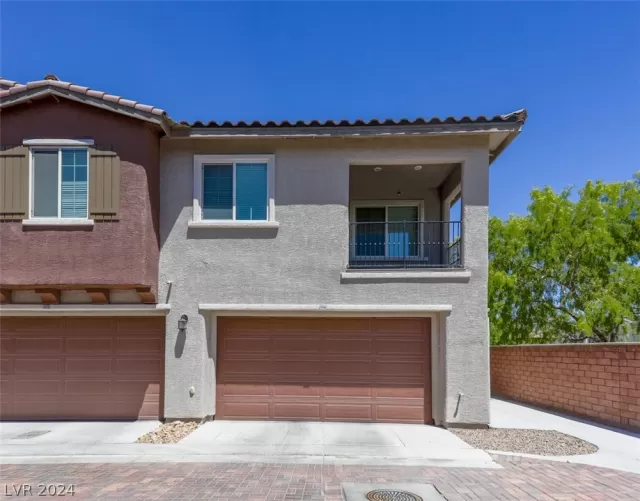 MLS: 2589896 Condo For Sale