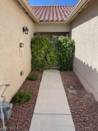 Photo #1: 2589905 Listing 