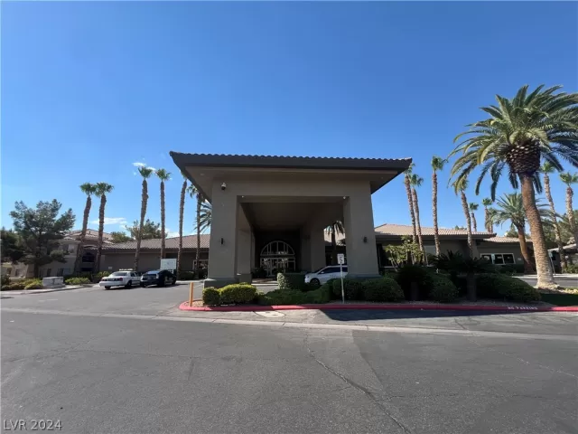 MLS: 2589912 Condo For Sale