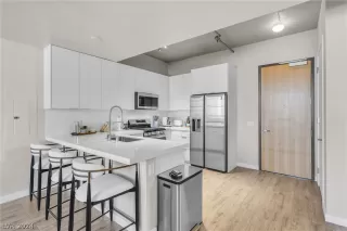 Photo #2: 2589915 Listing