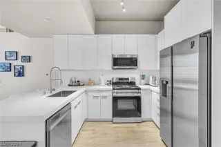 Photo #4: 2589915 Listing