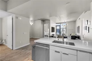 Photo #5: 2589915 Listing