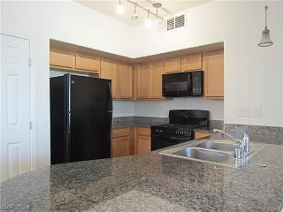 Photo #3: 2589924 Listing 