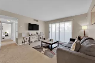 Photo #2: 2589954 Listing