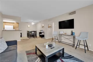 Photo #4: 2589954 Listing