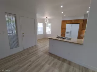 Photo #6: 2589997 Listing 