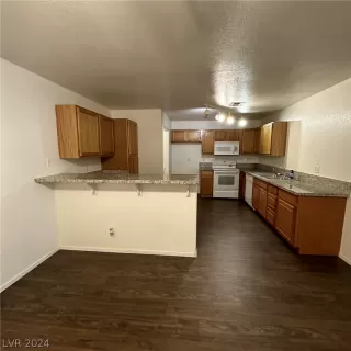 Photo #5: 2590024 Listing 