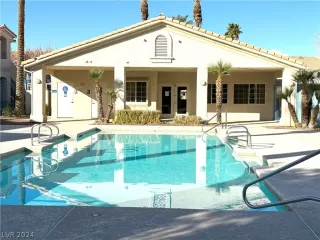 Photo #1: 2590076 Listing