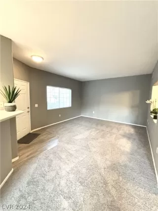 Photo #4: 2590076 Listing