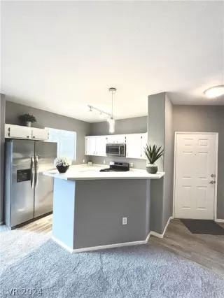 Photo #6: 2590076 Listing