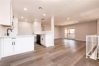 Photo #2: 2590102 Listing 