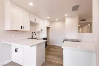 Photo #4: 2590102 Listing 