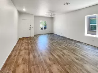 Photo #2: 2590112 Listing