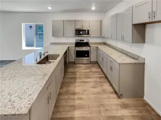 Photo #5: 2590112 Listing