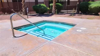 Photo #1: 2590117 Listing