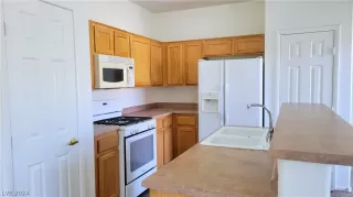 Photo #4: 2590117 Listing