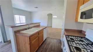 Photo #5: 2590117 Listing