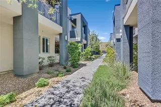 Photo #1: 2590118 Listing