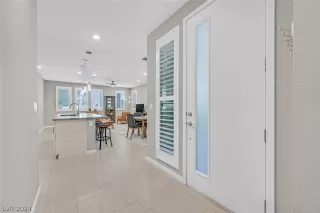 Photo #3: 2590118 Listing