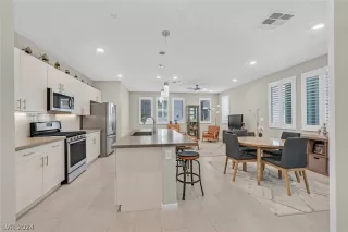 Photo #5: 2590118 Listing