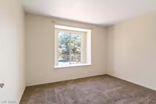 Photo #6: 2590121 Listing